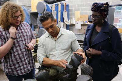 Photo: Artist Visesio Siasau discusses his art practice with UVA sculpture students. Photo by Henry Skerritt